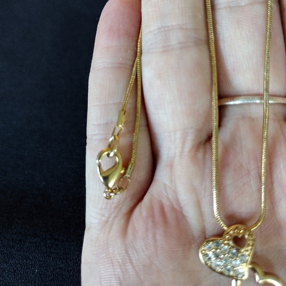 Vintage Avon Gold And Rhinestone Heart Pendant Necklace - Picture 5 of 7